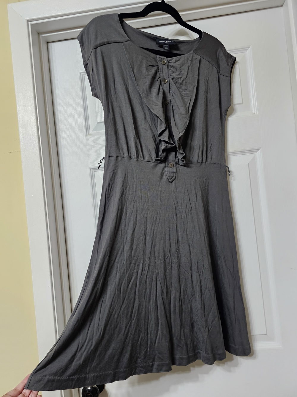 Banana Republic 100% Silk Gray Ruffle-Front Cap Sleeve Dress